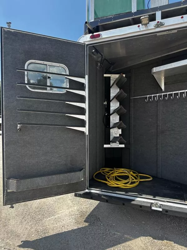 used Horse Trailers Platinum Coach  for sale, in Stephenville, TX Thumbnail 5