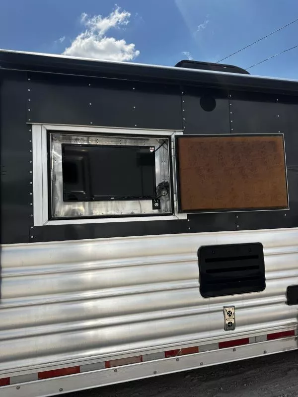 used Horse Trailers Platinum Coach  for sale, in Stephenville, TX Thumbnail 12