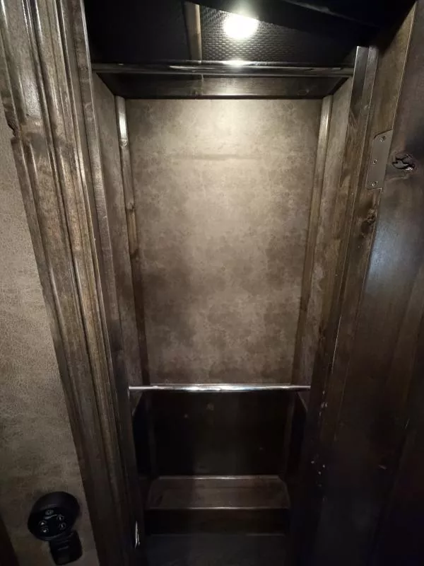 used Horse Trailers Platinum Coach  for sale, in Stephenville, TX Thumbnail 29