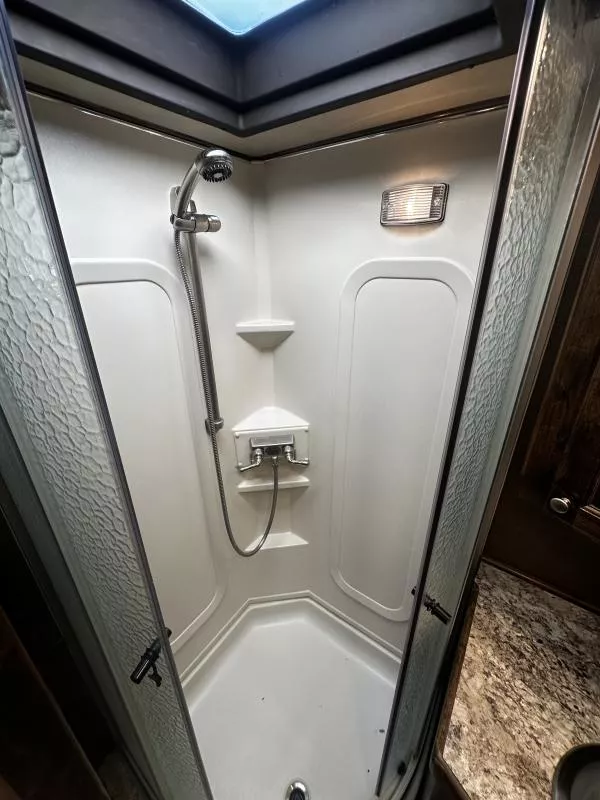 used Horse Trailers Platinum Coach  for sale, in Stephenville, TX Thumbnail 20