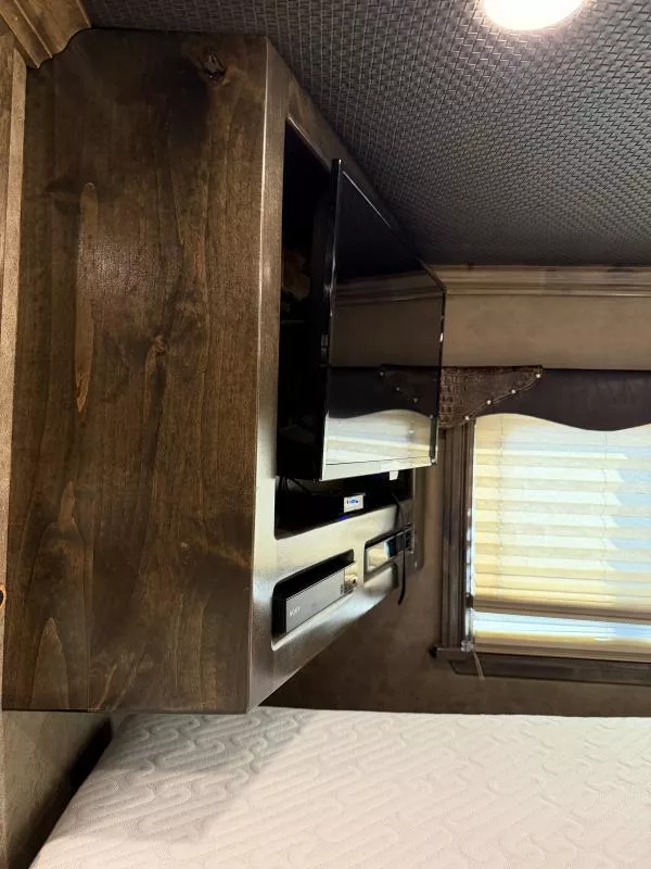 used Horse Trailers Platinum Coach  for sale, in Stephenville, TX Thumbnail 19