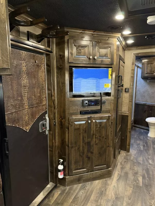 used Horse Trailers Platinum Coach  for sale, in Stephenville, TX Thumbnail 21