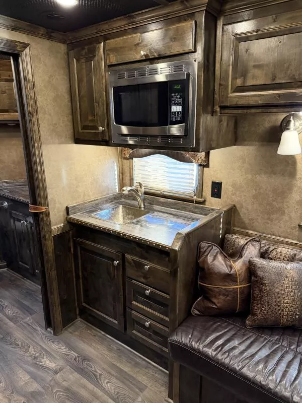 used Horse Trailers Platinum Coach  for sale, in Stephenville, TX Thumbnail 22