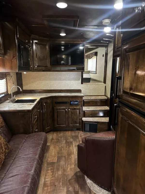 used Horse Trailers Elite Trailers  for sale, in Stephenville, TX Thumbnail 29