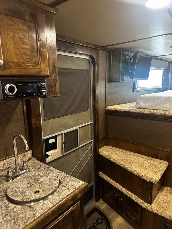 used Horse Trailers Platinum Coach  for sale, in Stephenville, TX Thumbnail 12