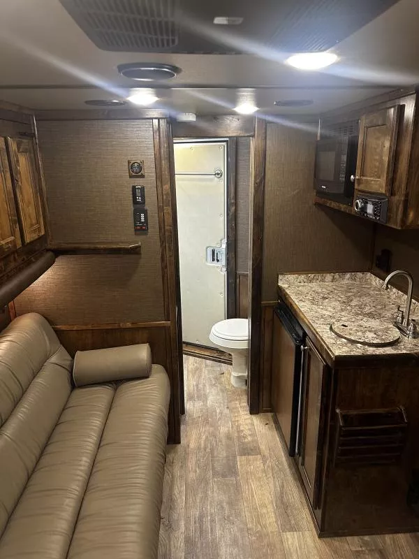 used Horse Trailers Platinum Coach  for sale, in Stephenville, TX Thumbnail 13