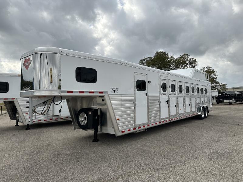 2023 Hart Trailers Tradition 8H GN Smarttack XL Horse Trailer