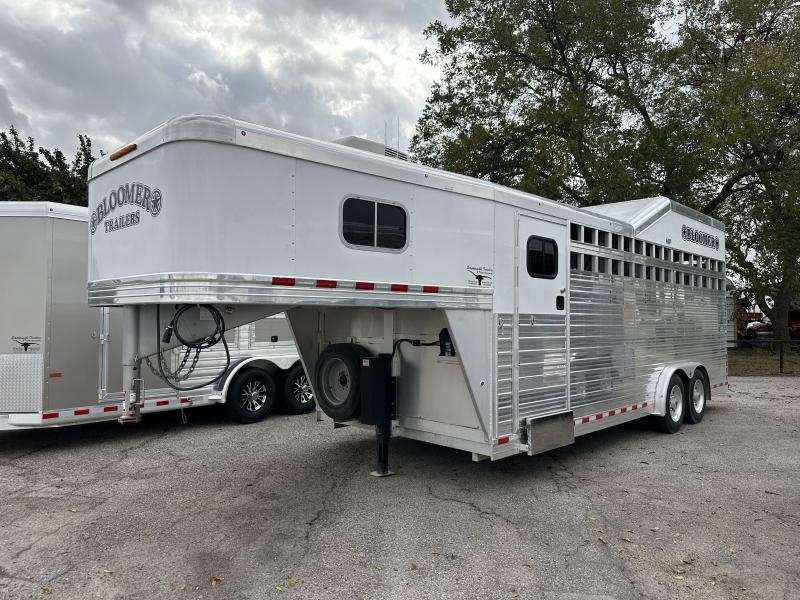 2019 Bloomer Stock Combo Horse Trailer 2019 Bloomer Stock Combo Horse Trailer