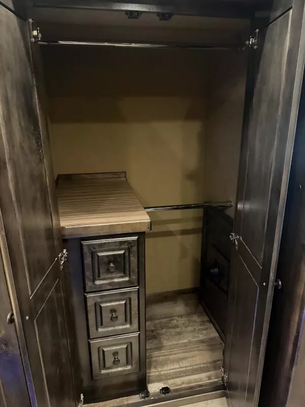 used Horse Trailers 4-Star Trailers  for sale, in Stephenville, TX Thumbnail 28