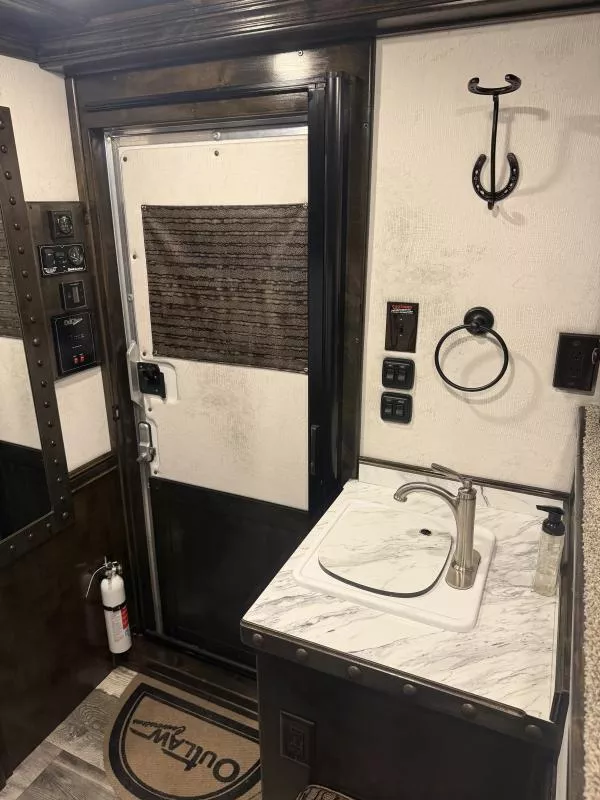 used Horse Trailers Hart Trailers  for sale, in Stephenville, TX Thumbnail 18