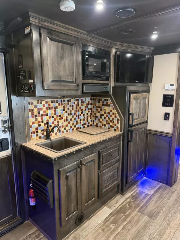 used Horse Trailers 4-Star Trailers  for sale, in Stephenville, TX Thumbnail 22