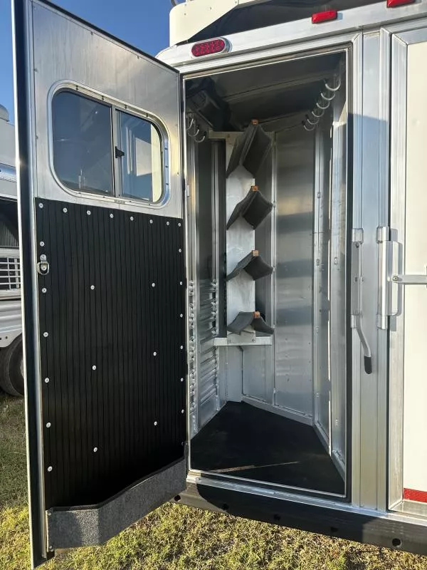 used Horse Trailers Platinum Coach  for sale, in Stephenville, TX Thumbnail 4