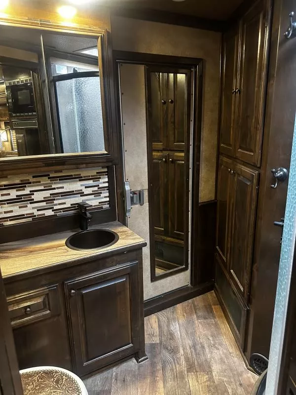 used Horse Trailers Platinum Coach  for sale, in Stephenville, TX Thumbnail 21