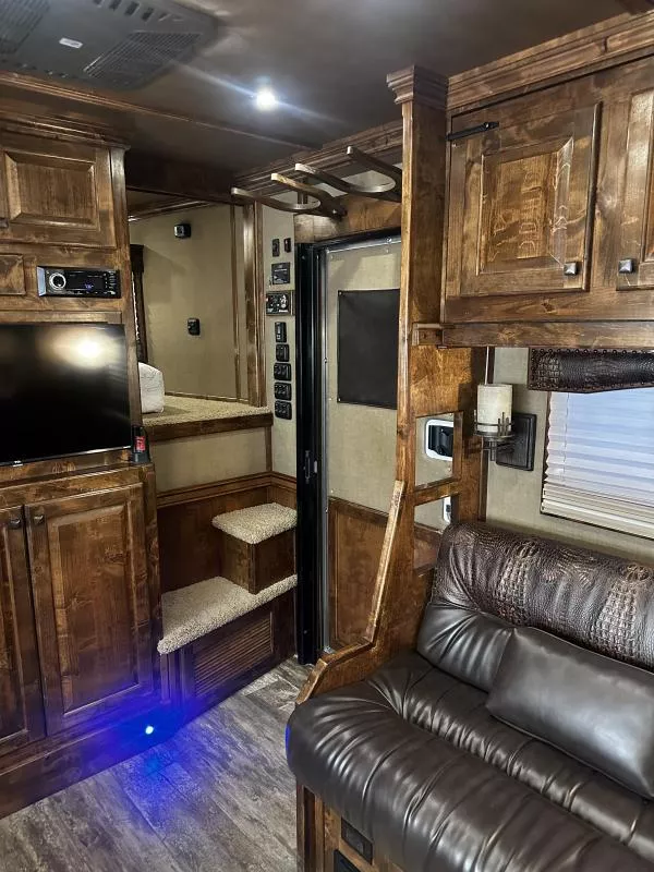 used Horse Trailers Hart Trailers  for sale, in Stephenville, TX Thumbnail 16