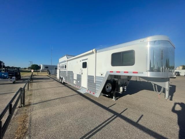 2021 Cimarron Trailers 14'SW 4H LQ Horse Trailer 2021 Cimarron Trailers 14'SW 4H LQ Horse Trailer