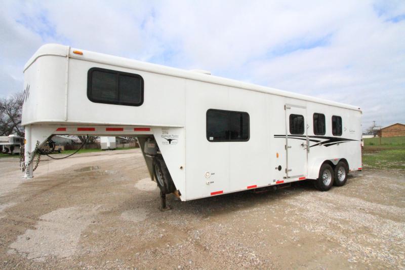 2012 Bison 3 Horse 9' SW LQ Horse Trailer 2012 Bison 3 Horse 9' SW LQ Horse Trailer