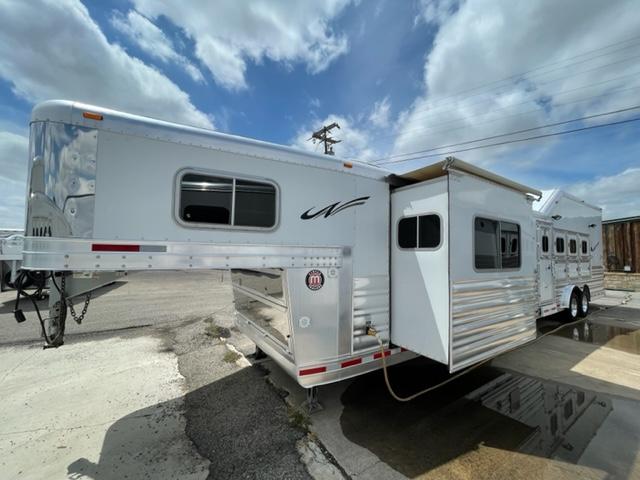 2016 Platinum Coach 17'6 SW 4H LQ Horse Trailer 2016 Platinum Coach 17'6 SW 4H LQ Horse Trailer