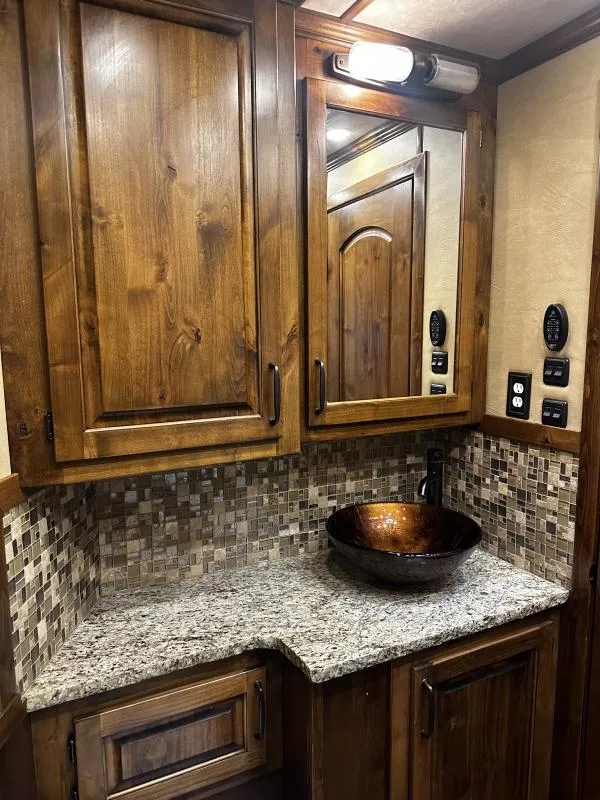 used Horse Trailers Platinum Coach  for sale, in Stephenville, TX Thumbnail 26