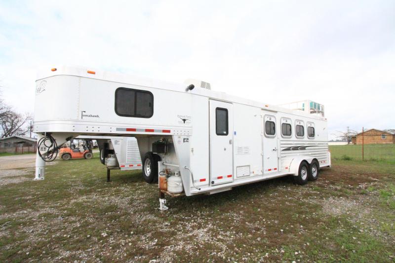 2004 Cherokee 4 Horse Weekend Pkg Horse Trailer 2004 Cherokee 4 Horse Weekend Pkg Horse Trailer