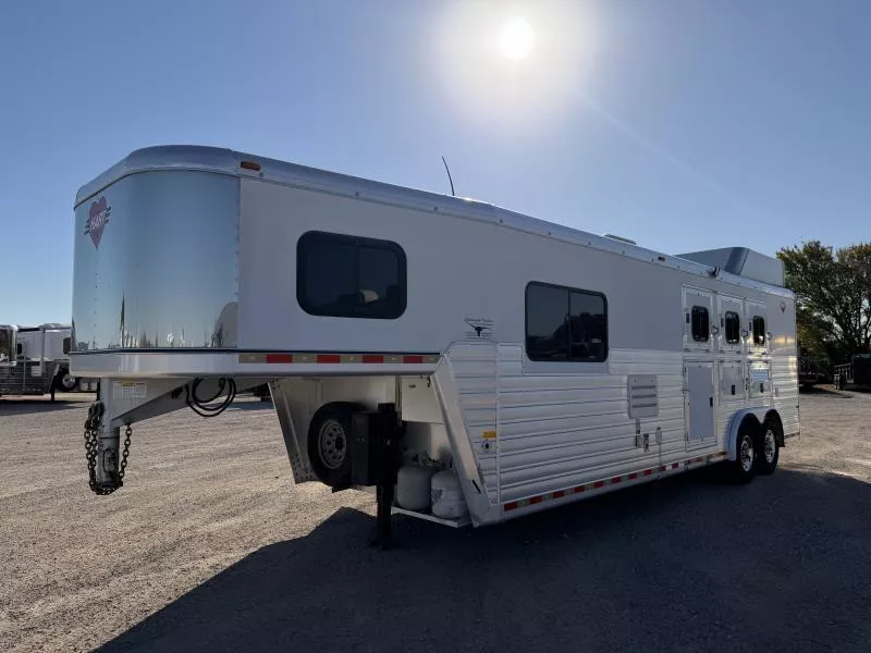 2006 Hart Trailers 3H 11'SW Horse Trailer