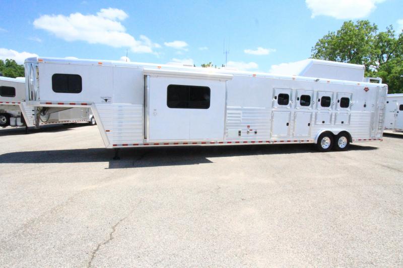 2019 Hart Tradition 4H 16'6 SW - Side load & Slide Out 2019 Hart Tradition 4H 16'6 SW - Side load & Slide Out