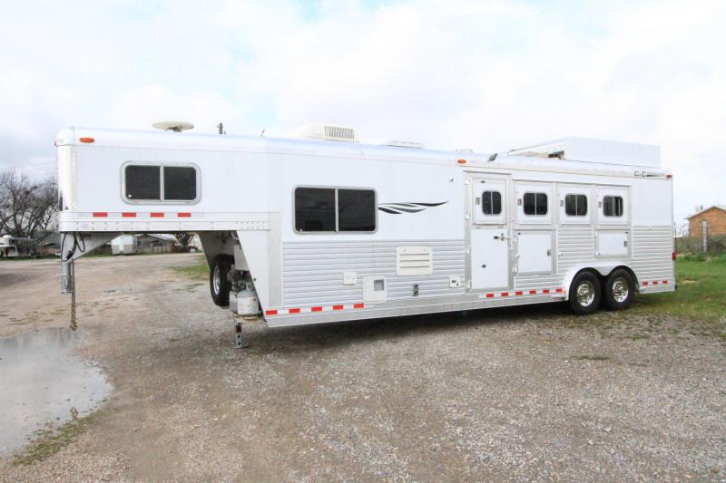 2003 C & C 4 Horse 10' SW LQ Trailer 2003 C & C 4 Horse 10' SW LQ Trailer