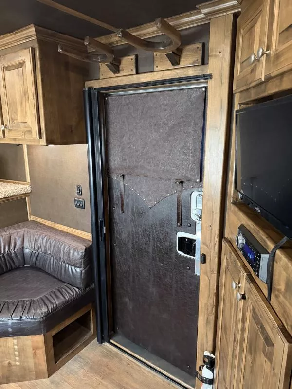 used Horse Trailers Elite Trailers  for sale, in Stephenville, TX Thumbnail 16