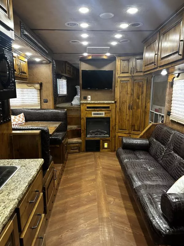 used Horse Trailers Platinum Coach  for sale, in Stephenville, TX Thumbnail 29