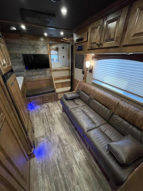 2021 Hart Tradition 3 Horse 16' SW SmartTack Stephenville Trailers