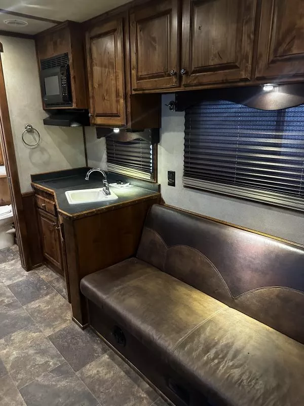 used Horse Trailers Elite Trailers  for sale, in Stephenville, TX Thumbnail 17