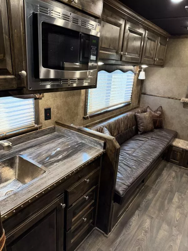 used Horse Trailers Platinum Coach  for sale, in Stephenville, TX Thumbnail 32