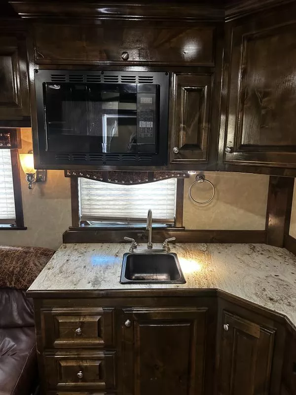 used Horse Trailers Elite Trailers  for sale, in Stephenville, TX Thumbnail 14