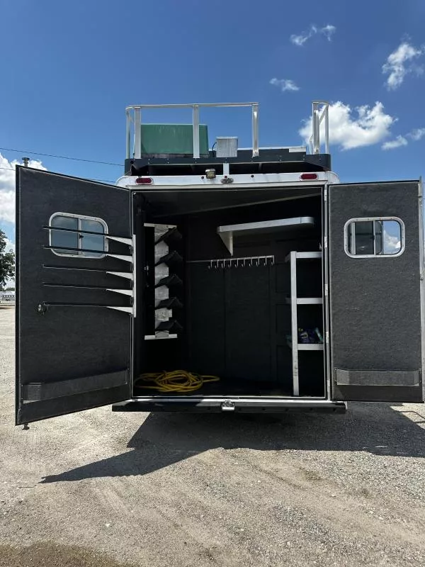 used Horse Trailers Platinum Coach  for sale, in Stephenville, TX Thumbnail 4
