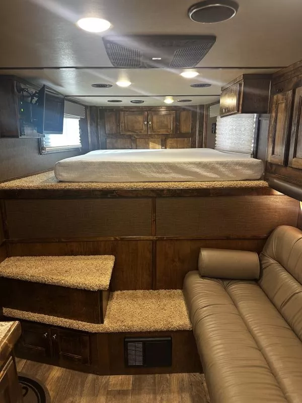 used Horse Trailers Platinum Coach  for sale, in Stephenville, TX Thumbnail 11