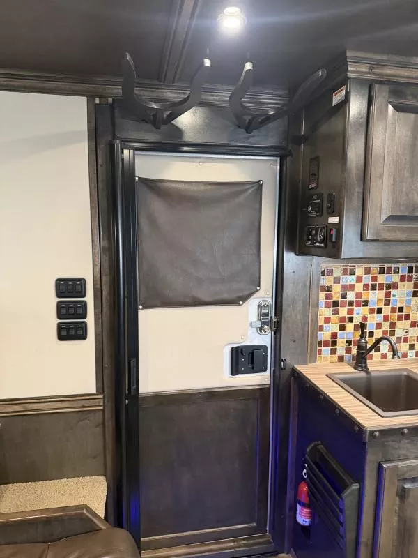 used Horse Trailers 4-Star Trailers  for sale, in Stephenville, TX Thumbnail 23