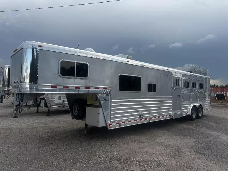 2010 Elite Trailers 4H 12' SW Horse Trailer