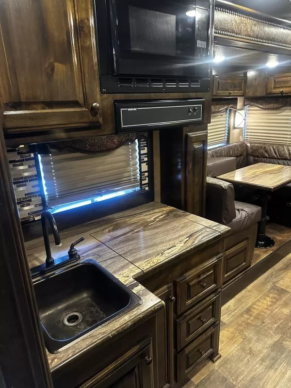 used Horse Trailers Platinum Coach  for sale, in Stephenville, TX Thumbnail 27