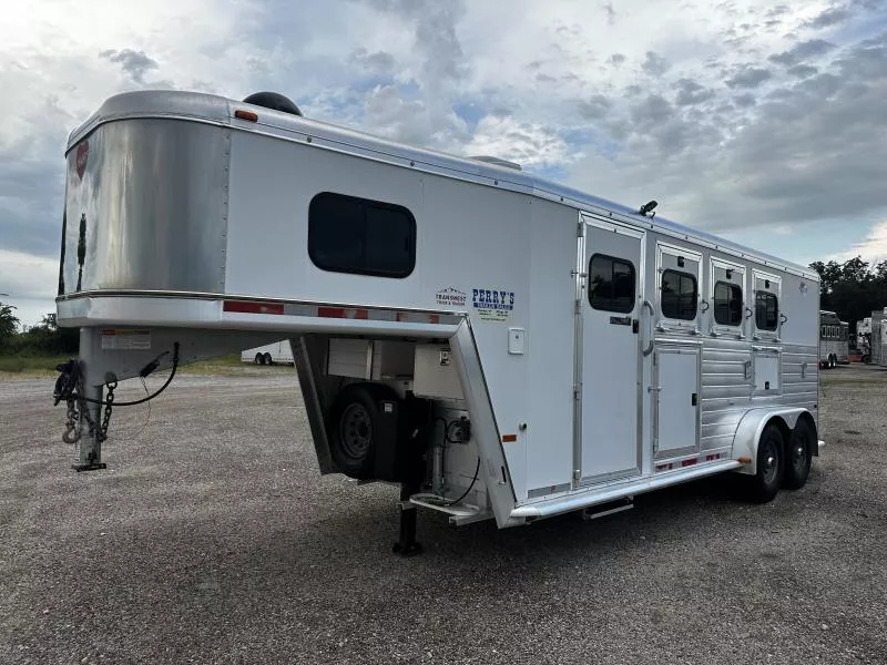 2003 Hart Trailers 3H 4' SW Weekender Horse Trailer