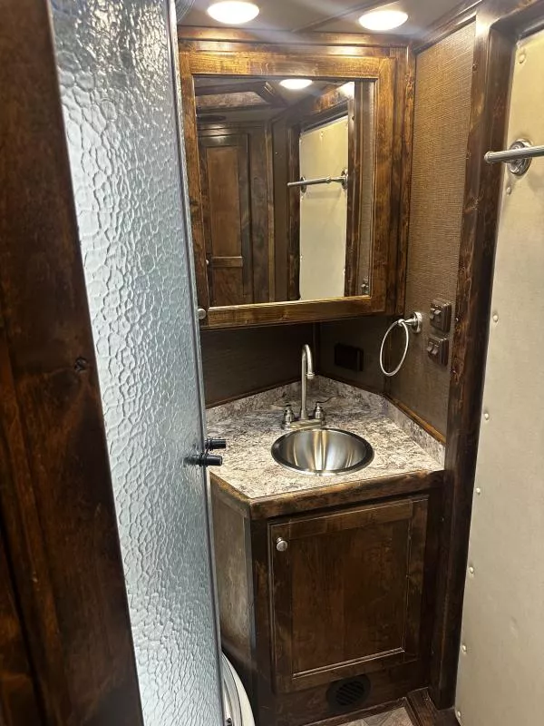 used Horse Trailers Platinum Coach  for sale, in Stephenville, TX Thumbnail 17