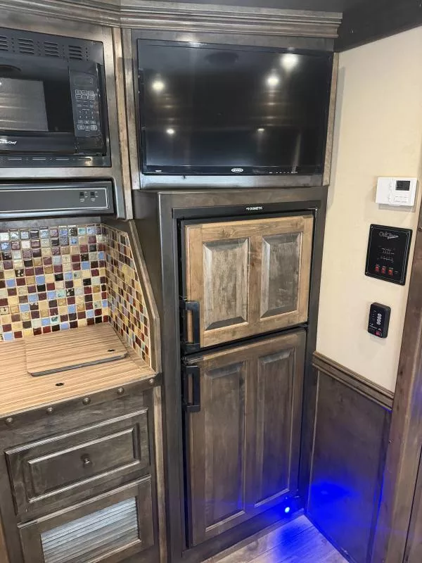 used Horse Trailers 4-Star Trailers  for sale, in Stephenville, TX Thumbnail 24