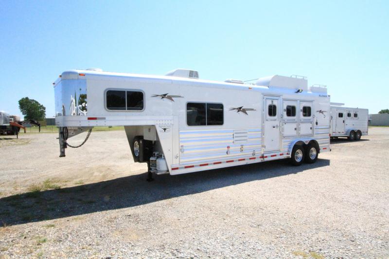 2019 Platinum Coach 3H 10'4 SW Horse Trailer 2019 Platinum Coach 3H 10'4 SW Horse Trailer