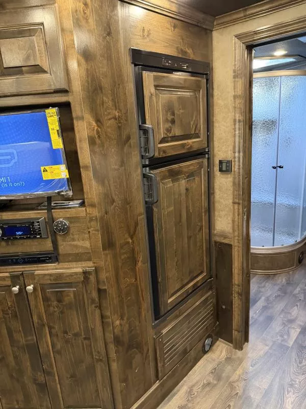 used Horse Trailers Platinum Coach  for sale, in Stephenville, TX Thumbnail 23