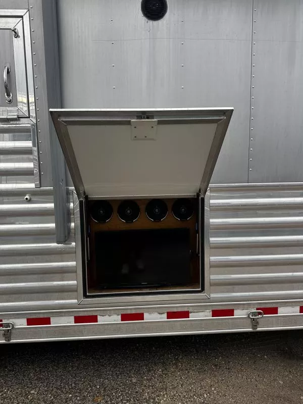 used Horse Trailers Elite Trailers  for sale, in Stephenville, TX Thumbnail 9