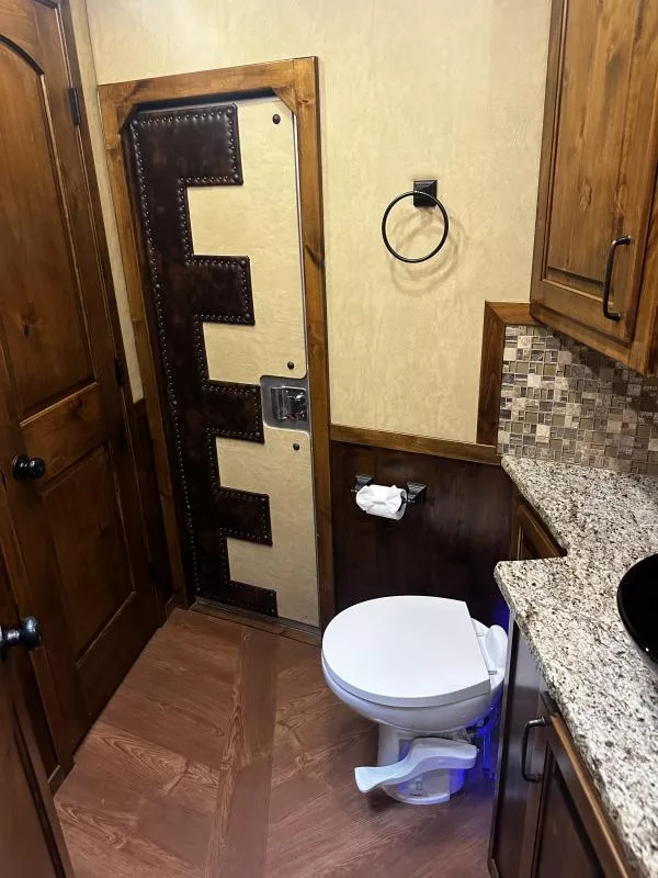 used Horse Trailers Platinum Coach  for sale, in Stephenville, TX Thumbnail 22
