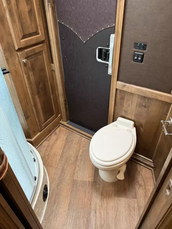 used Horse Trailers Elite Trailers  for sale, in Stephenville, TX Thumbnail 21