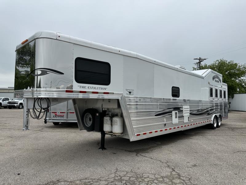 2010 Bloomer 4H 16' SW Reverse Load w/ Bunk Beds Horse Trailer 2010 Bloomer 4H 16' SW Reverse Load w/ Bunk Beds Horse Trailer