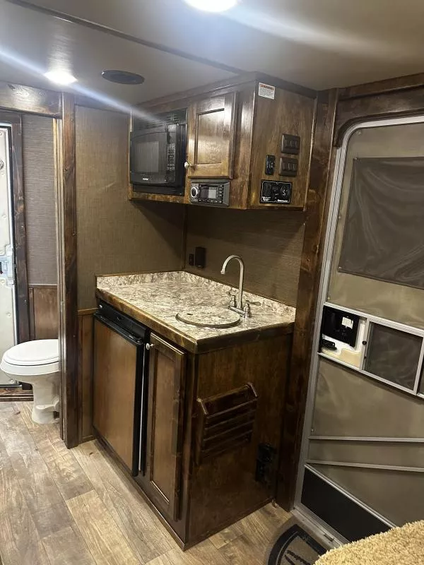 used Horse Trailers Platinum Coach  for sale, in Stephenville, TX Thumbnail 15