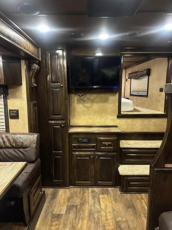 used Horse Trailers Platinum Coach  for sale, in Stephenville, TX Thumbnail 14