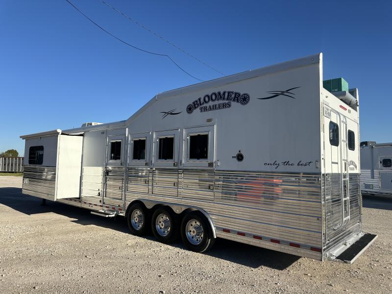 used Horse Trailers Bloomer  for sale, in Stephenville, TX Thumbnail 2