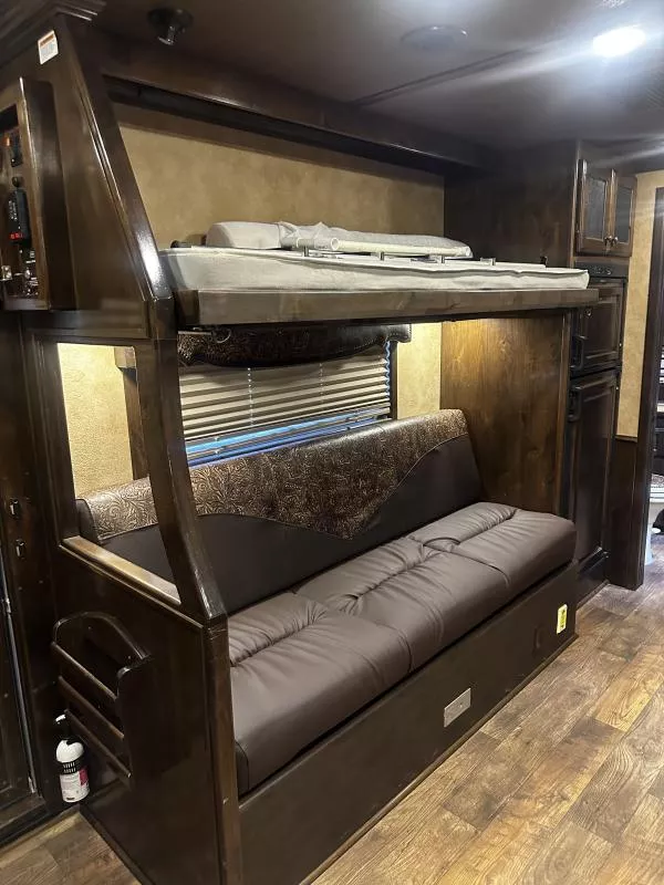 used Horse Trailers Platinum Coach  for sale, in Stephenville, TX Thumbnail 13